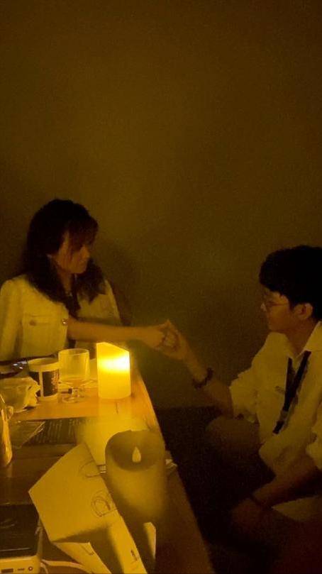 色经济？吊桥效应作祟姐们疯狂砸钱J9真人游戏第一品牌恋陪DM非男(图7)